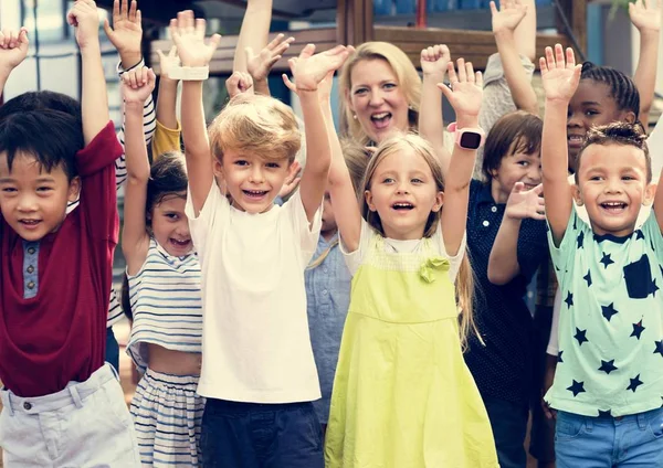 Des Enfants Heureux École Primaire — Photo