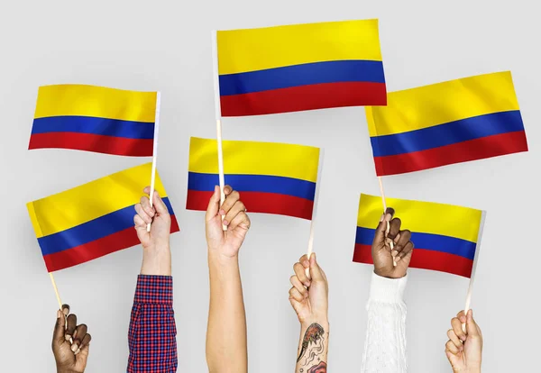 Mãos Agitando Bandeiras Columbia — Fotografia de Stock