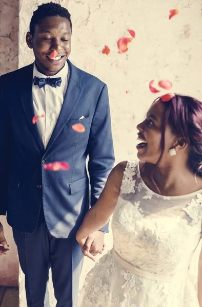 Joyeuse Descente Africaine Mariée Groom Ensemble — Photo