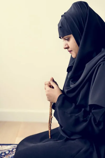 Muszlim Nők Misbaha Segítségével Nyomon Követheti Tasbih Leltár — Stock Fotó