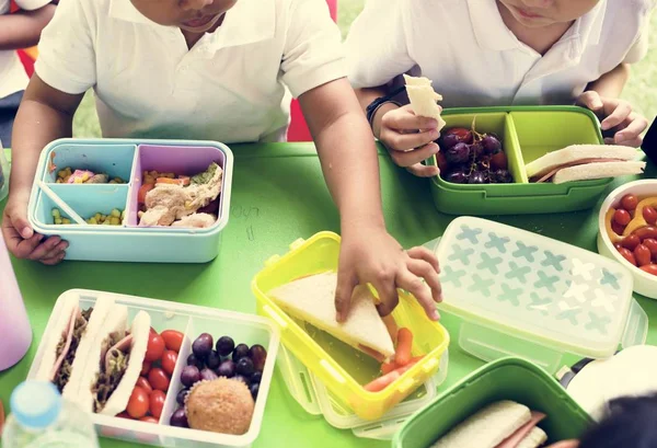 Kinder Essen Mittagessen Der Grundschule — Stockfoto