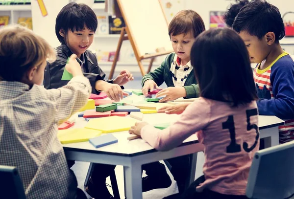 Glückliche Kinder Der Grundschule — Stockfoto