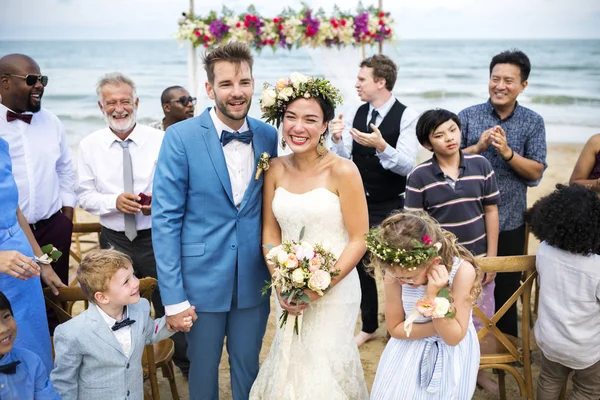 Jovem Casal Caucasiano Dia Casamento — Fotografia de Stock