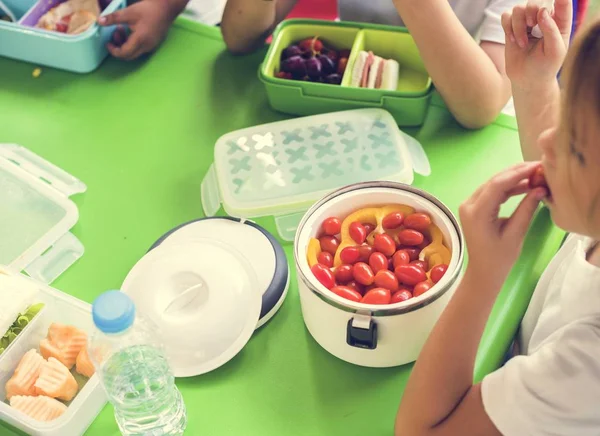 Kinder Essen Mittagessen Der Grundschule — Stockfoto