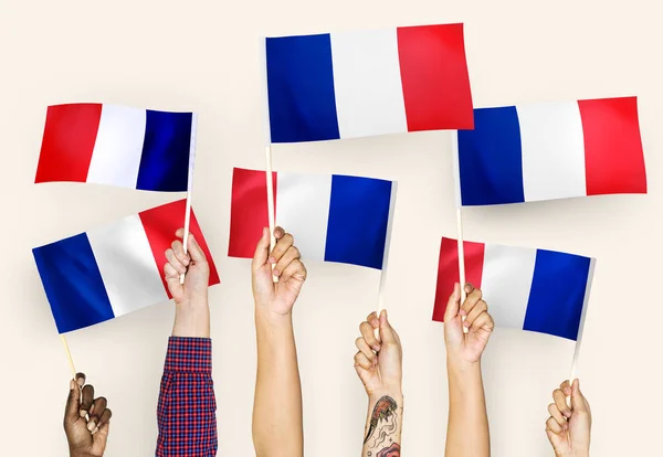 Руки Размахивают Флагами Франции — стоковое фото