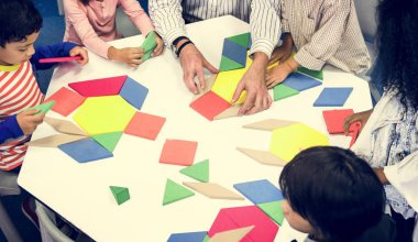 Mutlu çocuklar ilköğretim okulunda