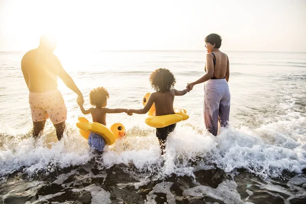 Schwarze Familie Hat Spaß Strand — Stockfoto