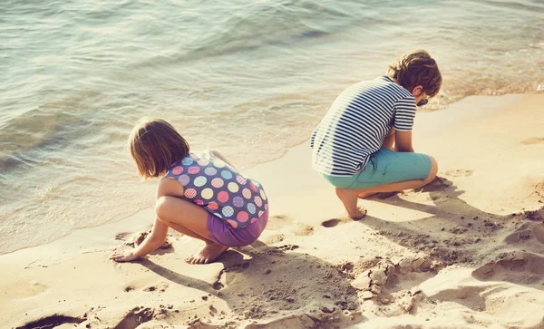 Bambini Piccoli Che Giocano Sabbia Riva Mare — Foto Stock