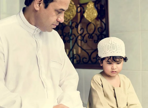 Muslim Boy Learning How Salah — Stock Photo, Image