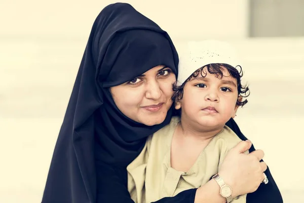 Mãe Muçulmana Seu Filho — Fotografia de Stock
