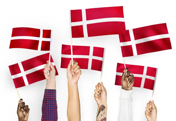 Händer Vifta Med Flaggor Danmark — Stockfoto