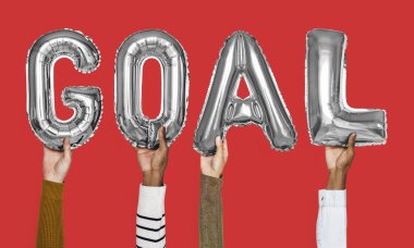 Metin hedef oluşturan gri gümüş alfabe helyum balonları