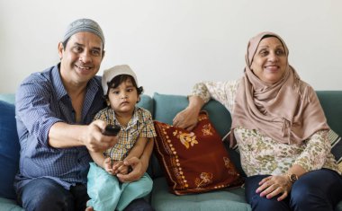 Müslüman aile içinde belgili tanımlık ev rahatlatıcı