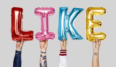 Renkli alfabe helyum balonları gibi metin şekillendirme