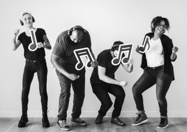Müzik notları ile insanlar