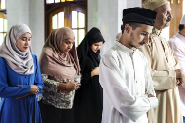 Müslüman da camide dua
