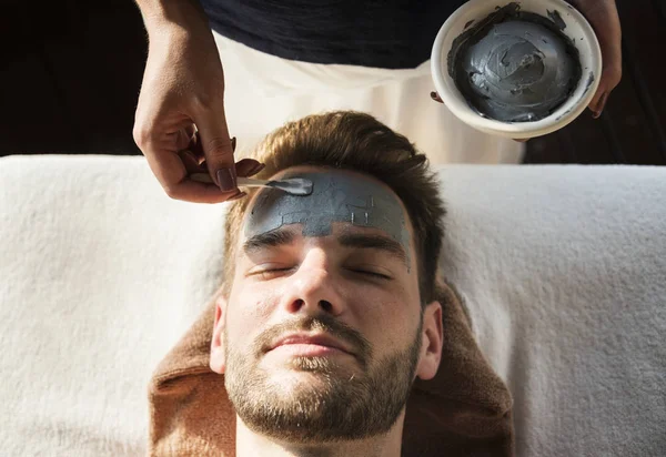 Homme Fait Masque Boue Dans Spa — Photo