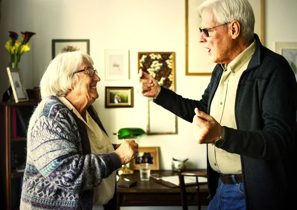 Старшая Пара Веселится Танцует — стоковое фото