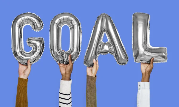 Metin hedef oluşturan gri gümüş alfabe helyum balonları