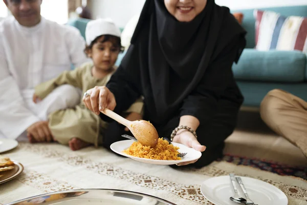 Muslim Family Having Dinner Floor Celebrating Ramadan — Stock Photo, Image