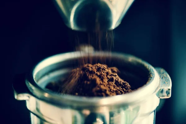 Closeup Fresh Grinding Coffee — Stock Photo, Image