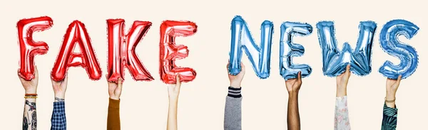 Rote Und Blaue Buchstaben Luftballons Bilden Den Text Fake News — Stockfoto