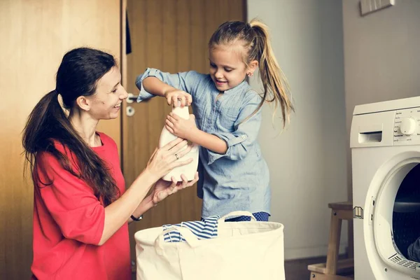 Ev işleri yardım çocuk