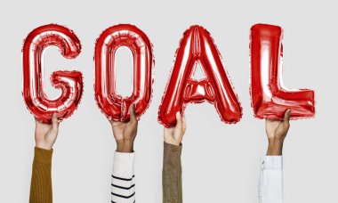 Metin hedef oluşturan kırmızı alfabe helyum balonları