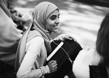 Çeşitli çocuk arkadaşlarıyla müzik