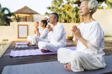 Sabah pratik yoga yaşlılar grubu