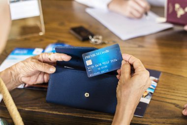 Konuklar otele check-in