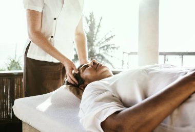 Bir Spa'da masaj masaj terapisti