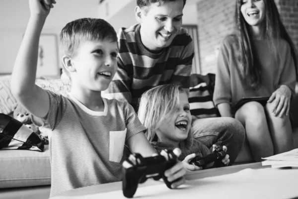 Famiglia Trascorrere Del Tempo Insieme Casa — Foto Stock