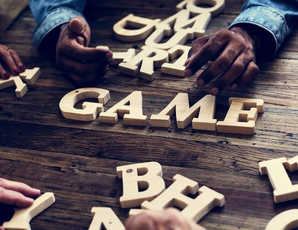 Sebuah Permainan Kata Alfabet Kayu Atas Meja Kayu — Stok Foto