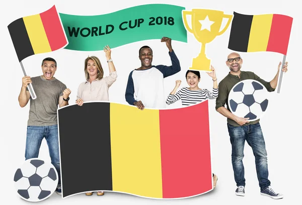 Diversos Fãs Futebol Segurando Bandeira Bélgica — Fotografia de Stock