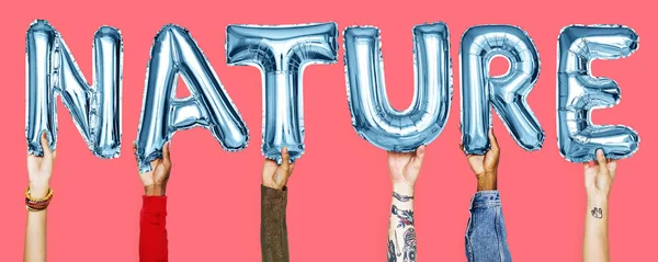 Balonlar kelime gösteren eller