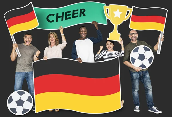 Zróżnicowane Kibiców Gospodarstwa Banderą Niemiec — Zdjęcie stockowe