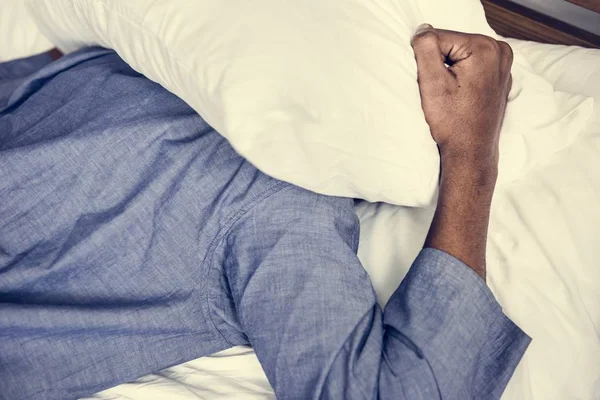 Hombre Con Problemas Para Dormir —  Fotos de Stock