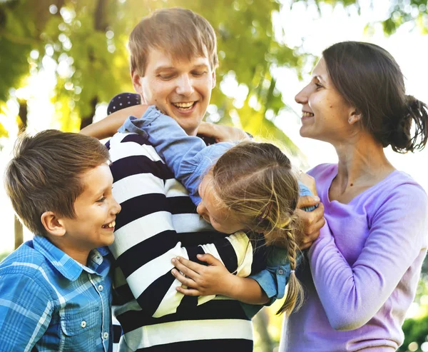 Famille Amuser Dans Parc — Photo