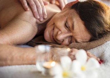 Lüks bir spa, Olgun kadın