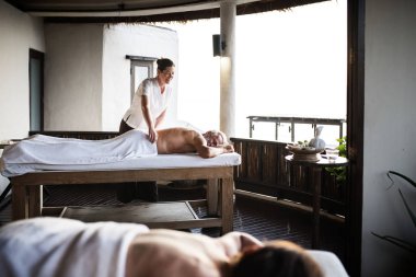 Bir Spa'da masaj masaj terapisti