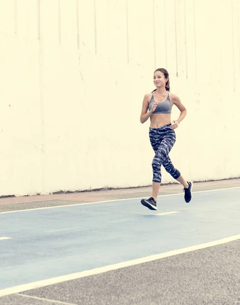 Femme Blanche Qui Court Sur Piste — Photo