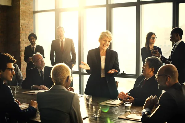 Diversos Empresários Uma Sala Reuniões — Fotografia de Stock