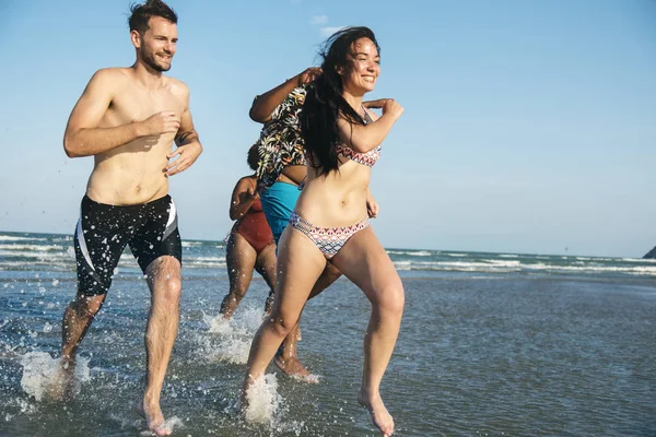 Grupo Amigos Alegres Playa — Foto de Stock