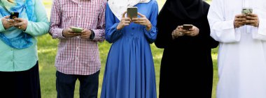 Müslüman arkadaşlarım sosyal ortam kullanırken 