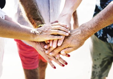 Üst düzey insanlar ellerini yığını