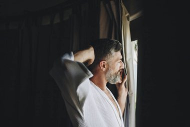 Bornozlu neşeli adam