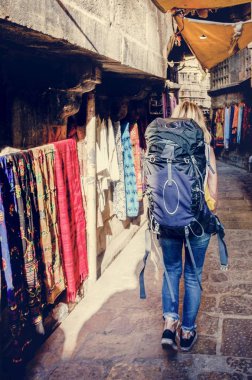 Hindistan keşfetmek Batı backpacker kadın