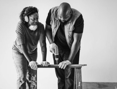 İnsanlar onların yeni ev tadilatı