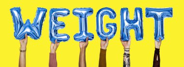 Ağırlık balonlar kelime gösteren eller